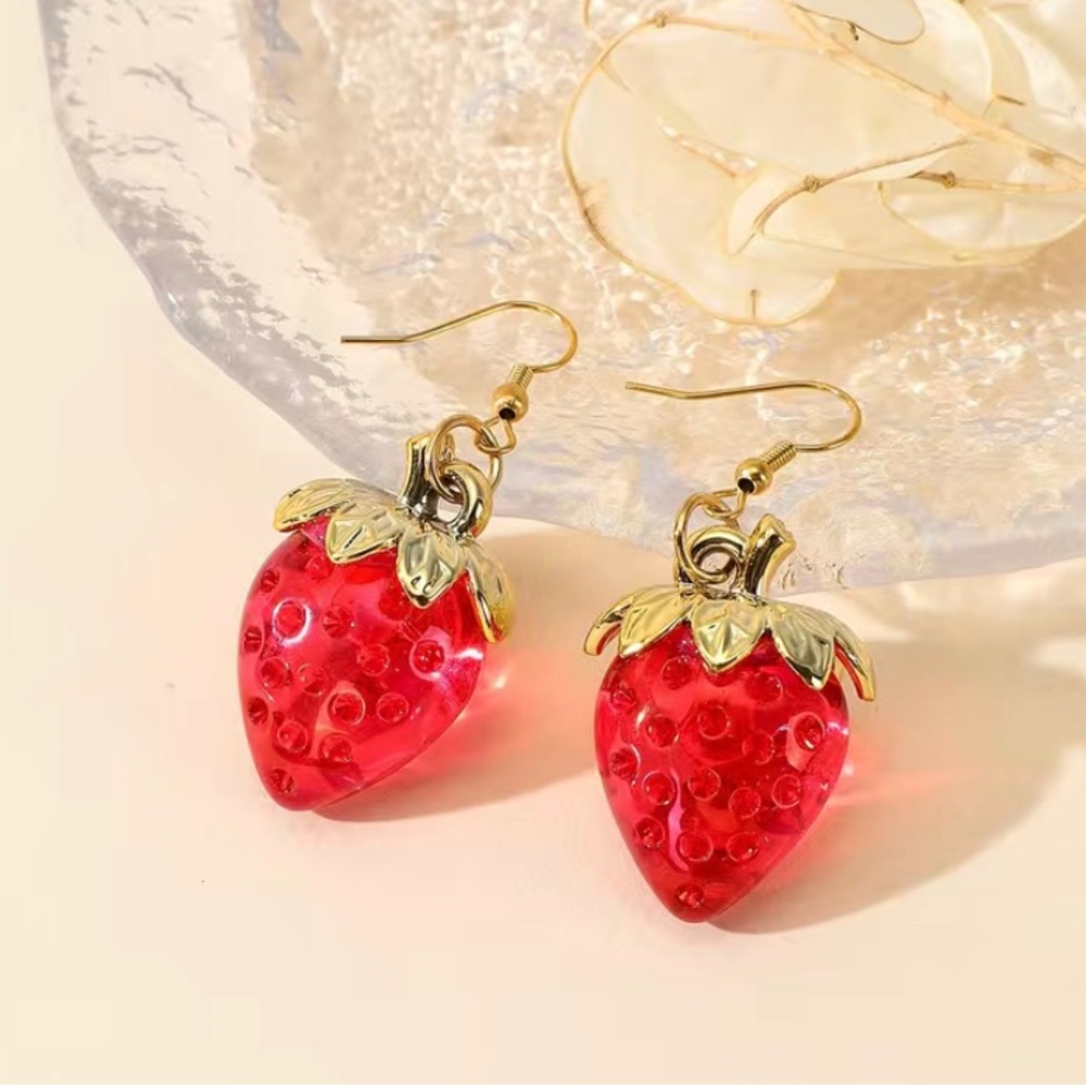 NWT Strawberry Resin Fashion Earrings.